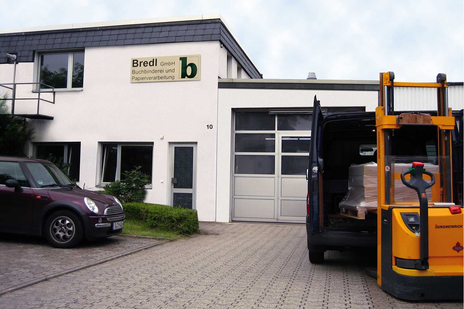 aussenansicht_col_bredl_buchbinderei_papierverarbeitung_bergisch_gladbach